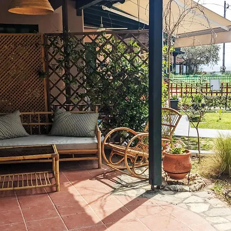 Holiday home Blue House 30m From The With Sea View