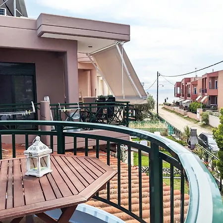 Blue House 30m From The With Sea View Nikiti (Sithonia)