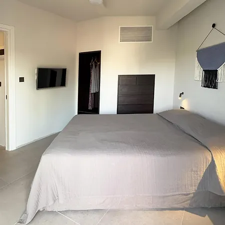 Vakantiehuis Blue House 30m From The With Sea View Nikiti (Sithonia)
