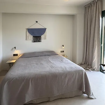 Vakantiehuis Blue House 30m From The With Sea View