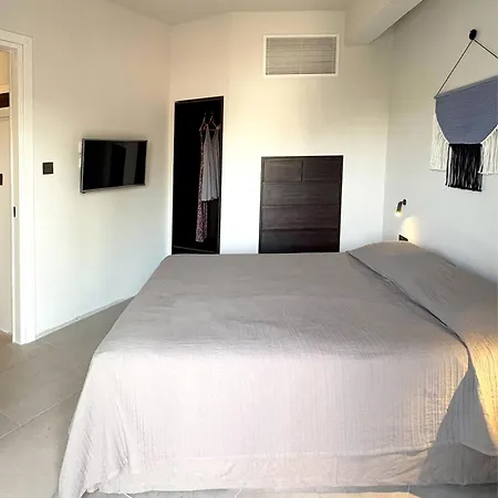 Blue House 30m From The With Sea View Ferienhaus Nikiti (Sithonia)