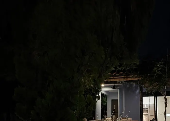 Blue House 30m From The With Sea View Hébergement de vacances *